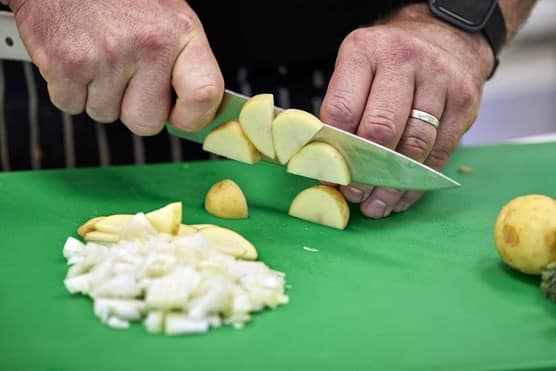 Knife chopping potato's